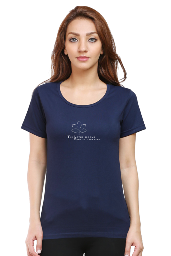 Cotton Tee for Women with a versatile print - Image 3